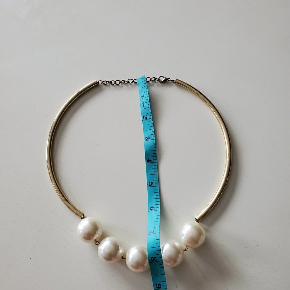 Gold/Pearl Choker Necklace. - Picture 7 of 9